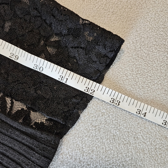 Plaid With Lace-Detail Midi Skirt.‎ - Picture 10 of 11